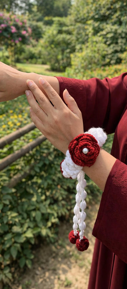 Handmade Crochet Gajra – Red & White Rose Wristlet
